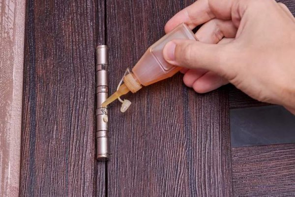 Silence a Noisy Door: Proven Methods and Root Causes